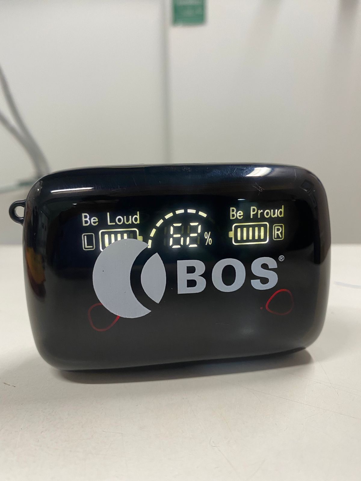 Com tecnologia sem fio de última geração, rápida conexão e estável até 10 metros de distância.